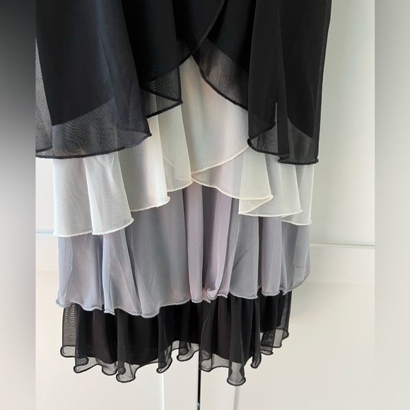 Tiered dress with spaghetti straps by Speechless size 12 - Picture 5 of 6